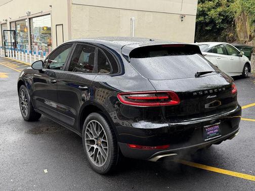 2017 Porsche Macan Base (PDK)