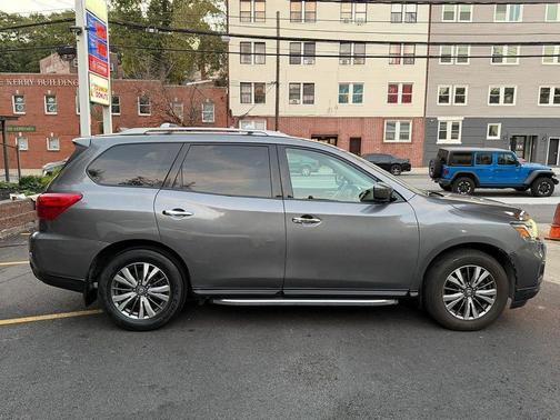 2019 Nissan Pathfinder SV
