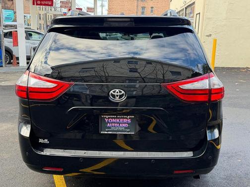 2016 Toyota Sienna XLE