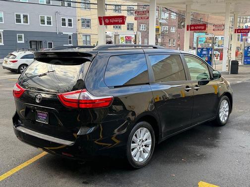 2016 Toyota Sienna XLE