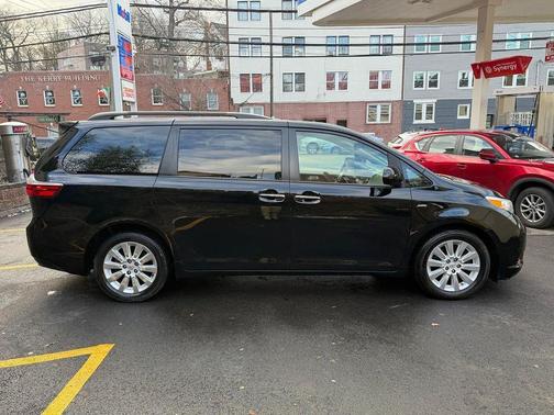2016 Toyota Sienna XLE
