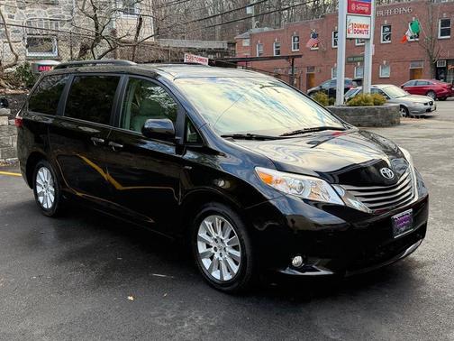 2016 Toyota Sienna XLE