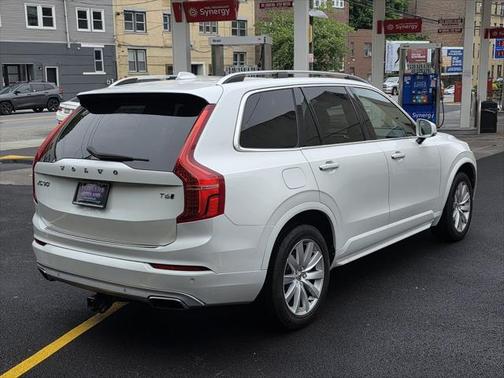 2016 Volvo XC90 T6 Momentum