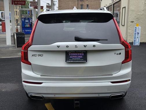 2016 Volvo XC90 T6 Momentum