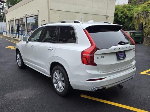 2016 Volvo XC90 T6 Momentum