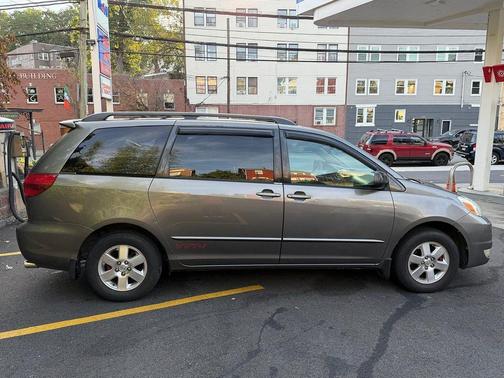 2005 Toyota Sienna CE