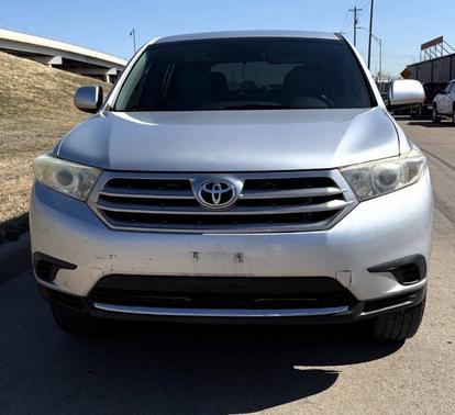 Classic Silver Metallic 2013 Toyota Highlander Base