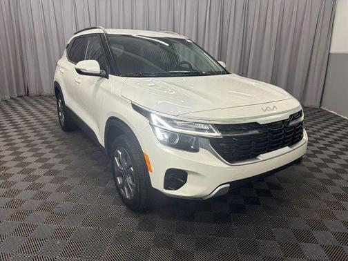 Snow White Pearl 2024 Kia Seltos S