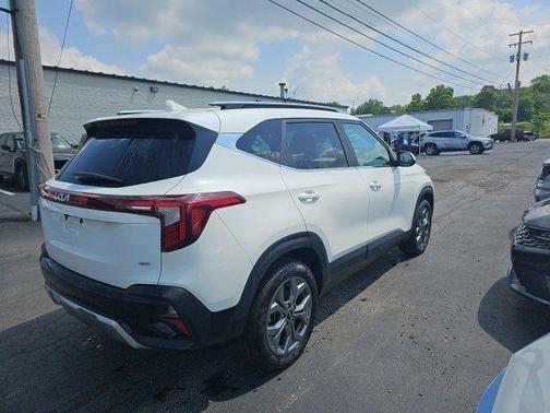 Snow White Pearl 2024 Kia Seltos S