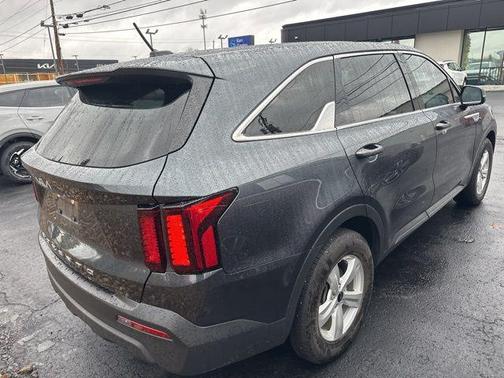 2022 Kia Sorento LX