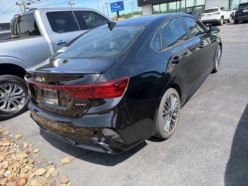 Aurora Black Pearl 2024 Kia Forte GT-Line