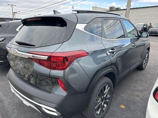 Gray 2023 Kia Seltos S