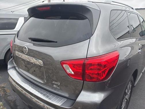 2017 Nissan Pathfinder SL