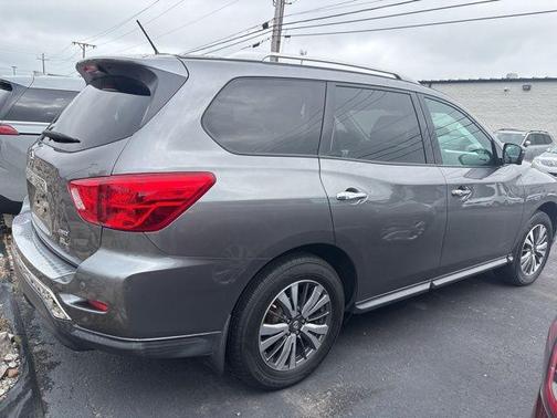 2017 Nissan Pathfinder SL