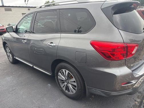 2017 Nissan Pathfinder SL