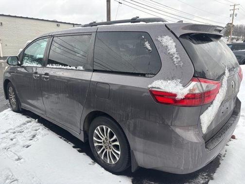 2020 Toyota Sienna XLE