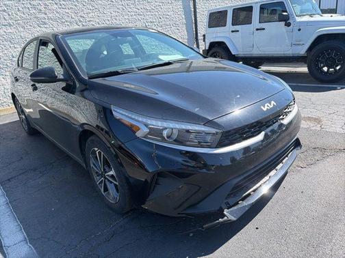 Aurora Black Pearl 2022 Kia Forte LXS