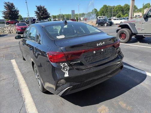 Aurora Black Pearl 2022 Kia Forte LXS