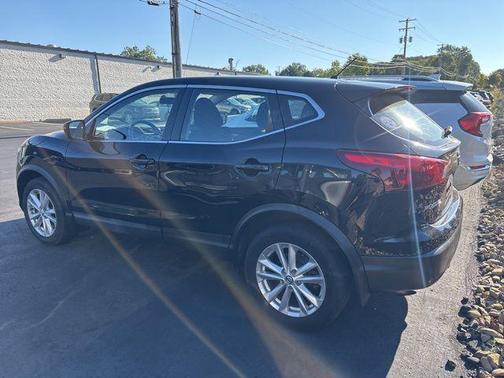 2017 Nissan Rogue Sport SV