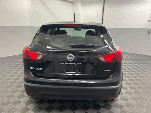 2017 Nissan Rogue Sport SV