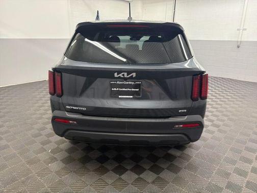 Gravity Gray 2023 Kia Sorento LX