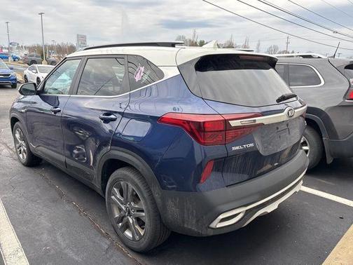 Dark Ocean Blue / White Roof 2021 Kia Seltos S