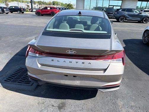 Metal 2023 Hyundai ELANTRA SEL