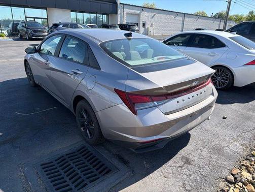 Metal 2023 Hyundai ELANTRA SEL