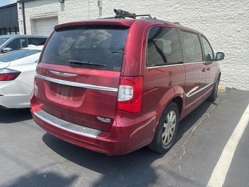 2016 Chrysler Town & Country Touring