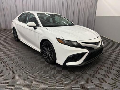 Super White 2021 Toyota Camry SE