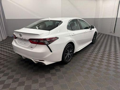 Super White 2021 Toyota Camry SE