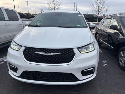 2023 Chrysler Pacifica Touring-L