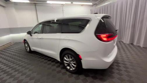 2023 Chrysler Pacifica Touring-L