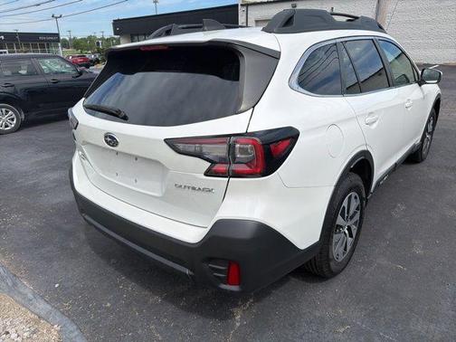 Crystal White Pearl 2022 Subaru Outback Premium