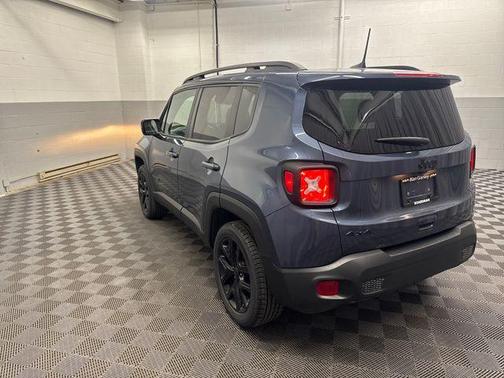 Slate Blue Pearlcoat 2022 Jeep Renegade Altitude
