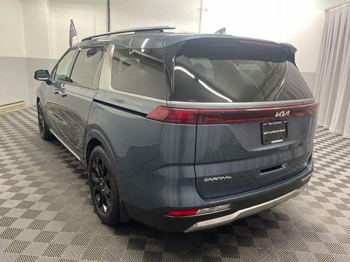 2024 Kia Carnival SX