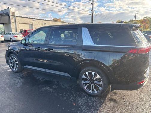 2023 Kia Carnival EX