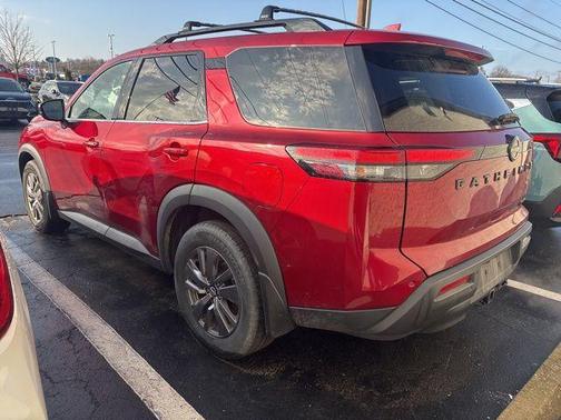 2022 Nissan Pathfinder SV