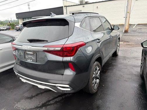 Gray 2023 Kia Seltos EX