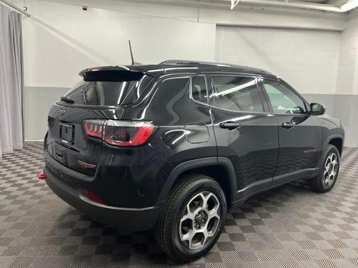 Diamond Black 2022 Jeep Compass Trailhawk