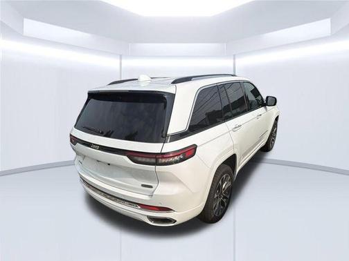 Bright White Clearcoat 2023 Jeep Grand Cherokee Overland