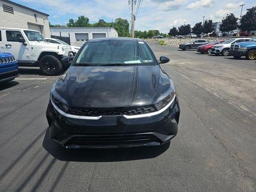 Aurora Black Pearl 2023 Kia Forte LXS