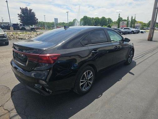 Aurora Black Pearl 2023 Kia Forte LXS