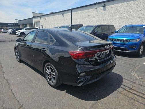 Aurora Black Pearl 2023 Kia Forte LXS
