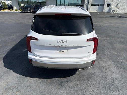 Glacial White Pearl 2023 Kia Telluride S