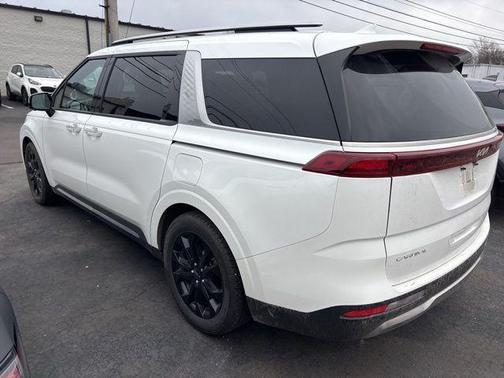 2024 Kia Carnival SX