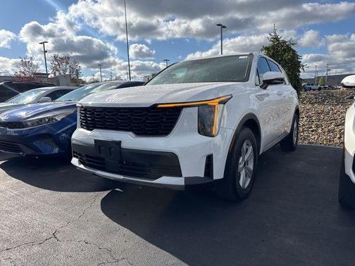 Glacial White Pearl 2025 Kia Sorento LX