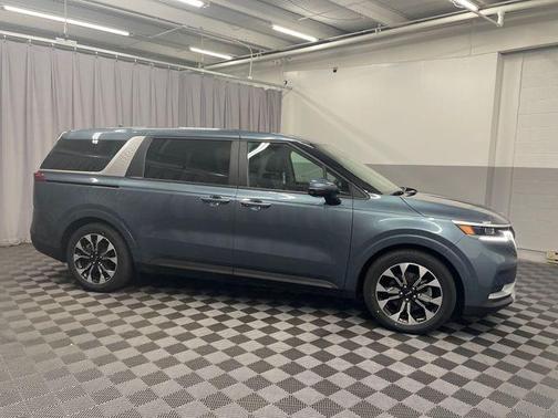 2024 Kia Carnival EX