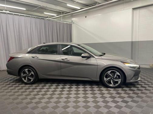 2022 Hyundai ELANTRA Limited