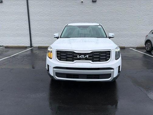 Glacial White Pearl 2024 Kia Telluride S